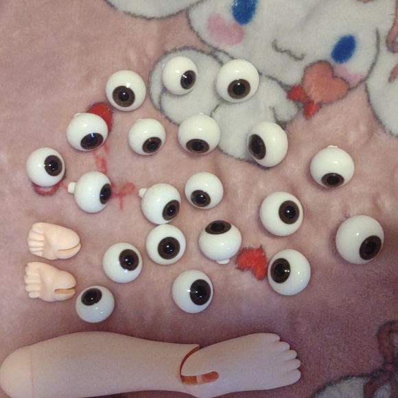 Puyoo kumako doll parts two legs with feet, hands, and eyes of different sizes - Picture 2 of 6